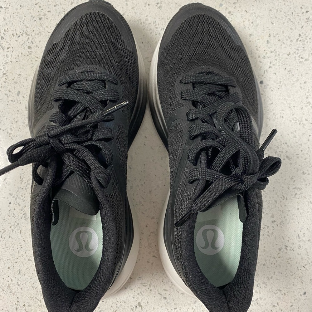 Lululemon blissfeel running shoe 5.5